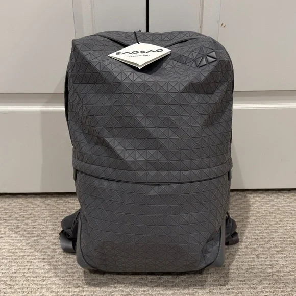 BAO BAO ISSEY MIYAKE Matte Grey Geometric Large Liner Backpack LNWT - Picture 1 of 7